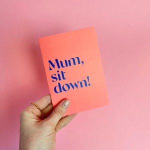 Maman s'assoit, carte de fête des mères