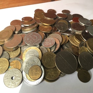 BULK LOT/ HOUSE CLEARENCE WORLD collectable coins 1kg of mixed coins 