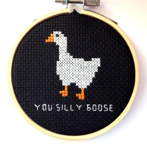 Sie Silly Gans Kreuzstich Muster für Anfänger PDF Download Vogel Lustige Stickerei Meme Wortspiel Unterstützung Geburtstagskarte Geschenkidee