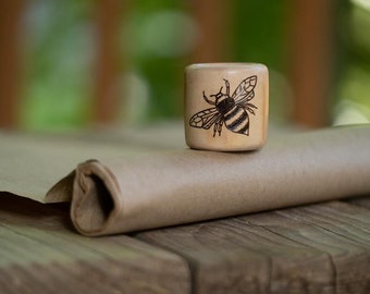 Made to order - Big mama Bee - 1 super large bead for dreadlocks, approx 2.6/2.8 cm diameter - engraved with a bumblebee