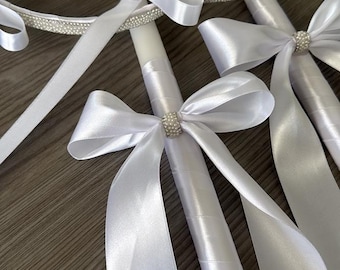 Conjunto a juego de coronas (Stefana) y velas (Lambathes) para bodas ortodoxas griegas.