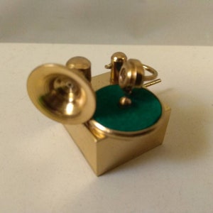 Vintage metal,brass gramophone set,miniature,size perfect for dollhouse,decor,collections 1/12