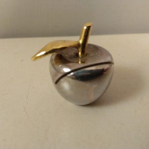 Vintage, porta-cartões miniatura de maçã de metal, pesado para o tamanho