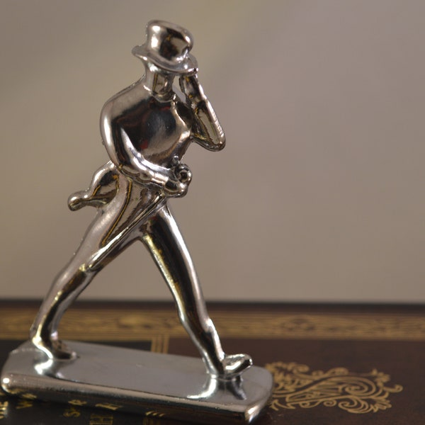 JOHNNIE WALKER Striding Man Metalen, solide, klassieke figuurstandbeeld