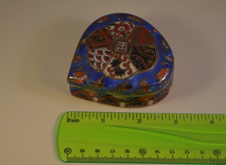 Vintage trinket box,ceramic,porcelain jewelry box,tiny box....sathuma style