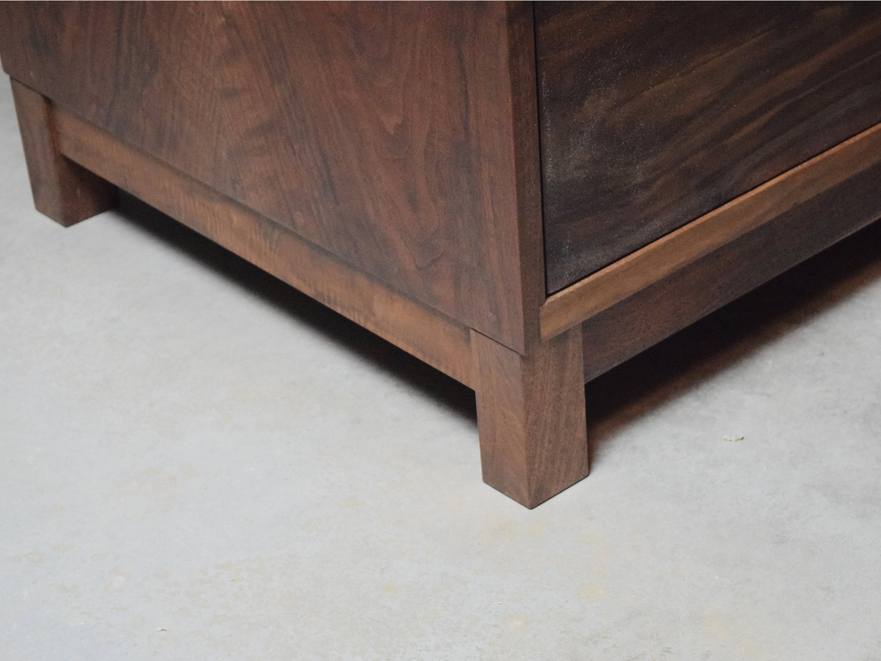 Walnut Dresser 7 Drawer Dresser Grain Match Waterfall Case