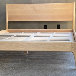 IN STOCK: Maple Platform bed, Queen