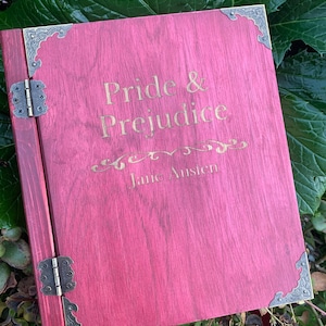 Boîte souvenir de livre personnalisée- boîte en forme de livre fierté et préjugés- boîte de livre en bois- cadeaux pour les amateurs de livres- jane Austen- boîte à bijoux- boîte en bois