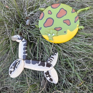 Par Shrek-inspirerade ballongdjur - väggdekorationer i trä