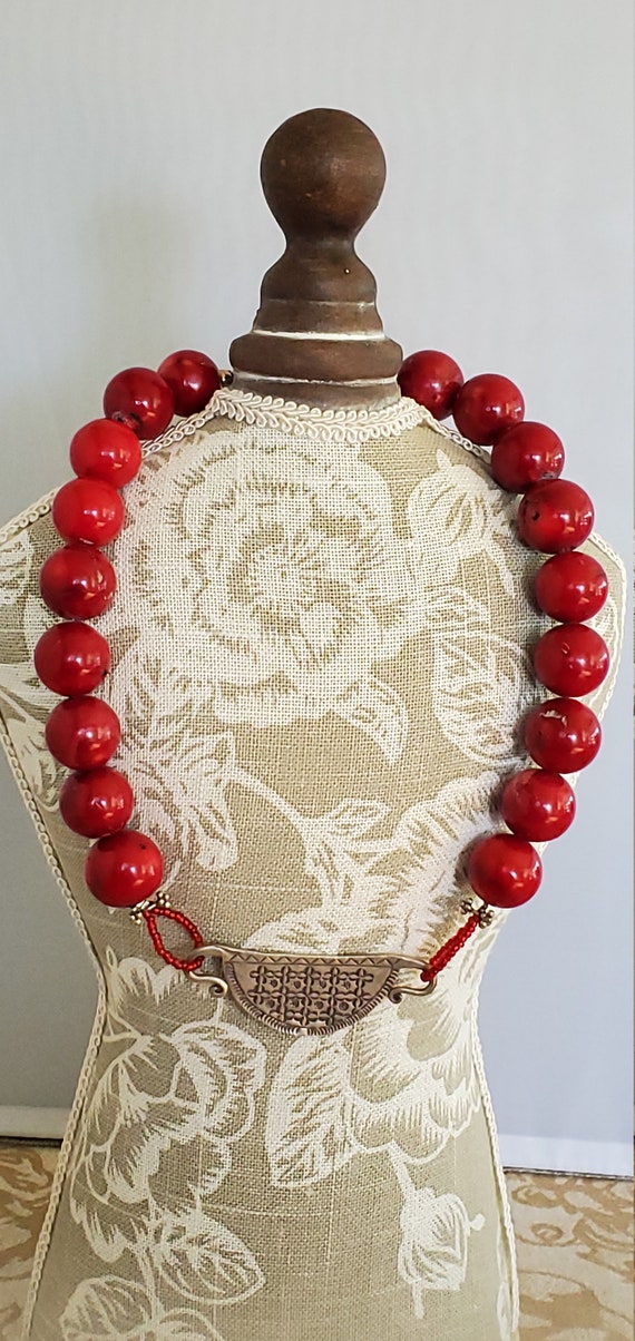 サンゴシルバーチョーカーネックレス サンゴシルバーチョーカーネックレス シルバーペンダント付きの赤い