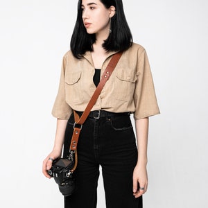 Coiro Kamera-Schultergurt - Zubehör für eine Kamera - Hals Schulter Leder Sling - Kamera Ausrüstung DSLR/SLR, Braun, Schwarz, Tan, Beige Farben
