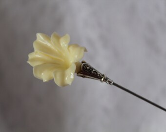 4 Pin with Clutch }{ Ivory Cream Calla Lily Flower } Sturdy Stick to Use and Wear } Boutonniere Lapel Scarf Derby Wedding Corsage Hat HP694