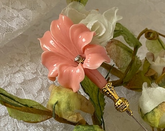 4 Pin with Clutch }{ Ivory Cream Calla Lily Flower } Sturdy Stick to Use and Wear } Boutonniere Lapel Scarf Derby Wedding Corsage Hat HP694
