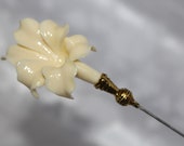 Victorian Hat Pin 9 quot Long Sturdy Steel Clutch Cream Ivory Lily Flower Antique Style Hatpin Lapel Scarf Wedding Boutonniere HP3442