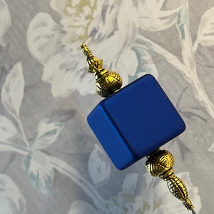 HATPIN }{ Large Deep Blue Cube & Gold Hat Pin }{ Extra Long Length Available } Choose 14” 13” 12” 11” 10” 9” 8” 7” 6” 5” Inches Stick HP4326