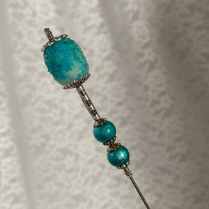 Derby Hat Pin }{ Green }{ 8” Long Sturdy Steel Stick with Point Cap Clutch to Wear }{ Victorian Downton Abbey Hatpin HP981
