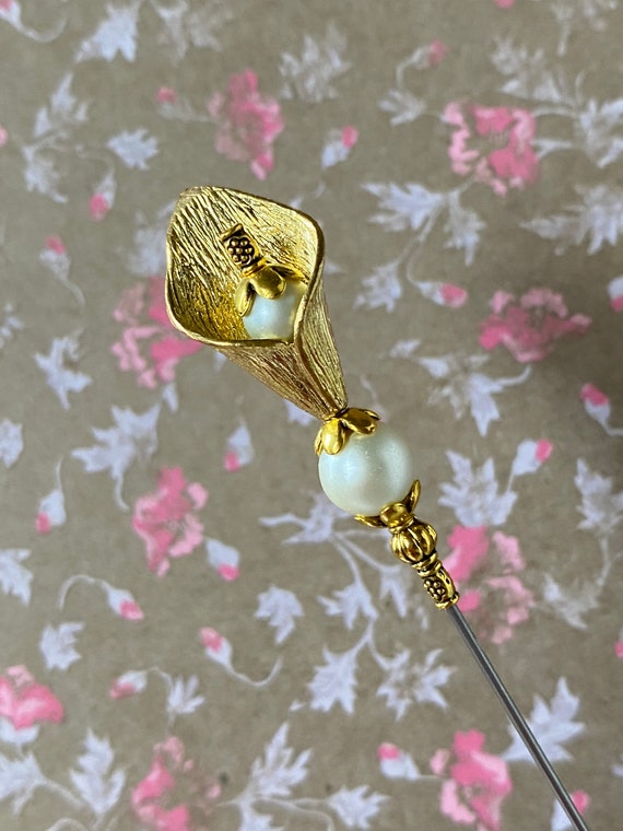 Victorian Gold Calla Lily Hatpin }{ 6” Long Sturdy Stick with Cap }{ Sharp Point }{ Scarf Victorian Hat Pin HP1949