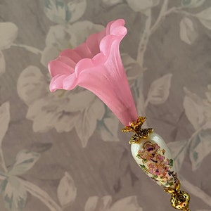 HATPIN Gorgeous Cloisonné Hat Pin }{ Large Pink Calla Lily Victorian }{ Choose your length 14 13 12 11 10 9 8 7 6 Inches Long }{ HP4418