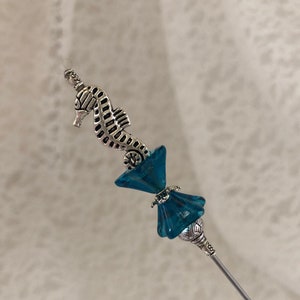 Seahorse Hatpin }{ Sparkling Crystal Glass Aqua Blue { 6” Long Sturdy Steel Stick & Clutch to Use and Wear }{ Hat Pin Sun Beach }{ HP767
