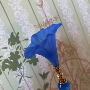 HAT PIN }{ Victorian Hatpin }{ Large Beautiful Blue Calla Lily Cat eye }{ Choose Length 6 - 14” Long Stick Pin HP1922