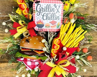 Grillin' and Chillin' Burger Fries Wreath, Summer BBQ Decor, Cookout Wreath, Patriotic Picnic Decor, Front Door Summer Decor, Father's Day