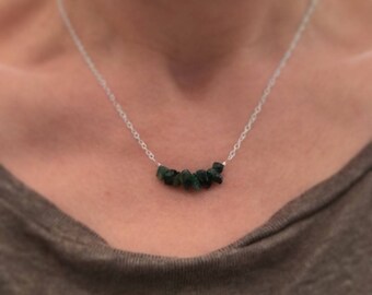 Emerald necklace, May birthstone jewellery, gift for mum, green jewellery, natural Emerald raw stone necklace, girlfriend gift, raw Emerald