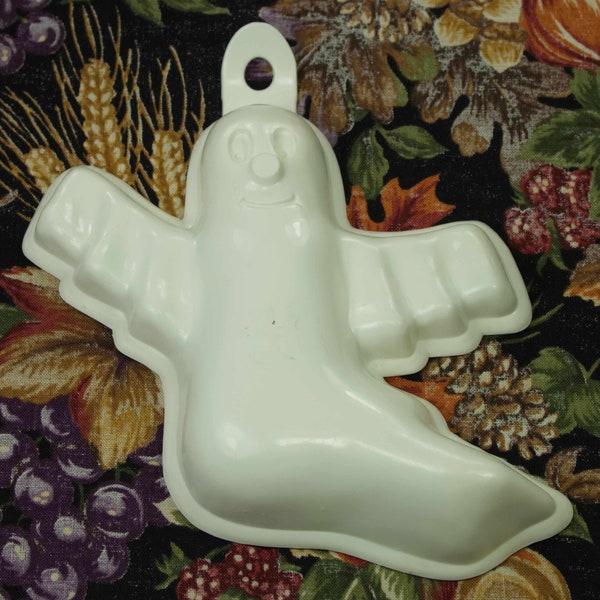 1980's White Plastic Ghost Rice Crispy Treat Mold By Mouldings Inc. USA Halloween