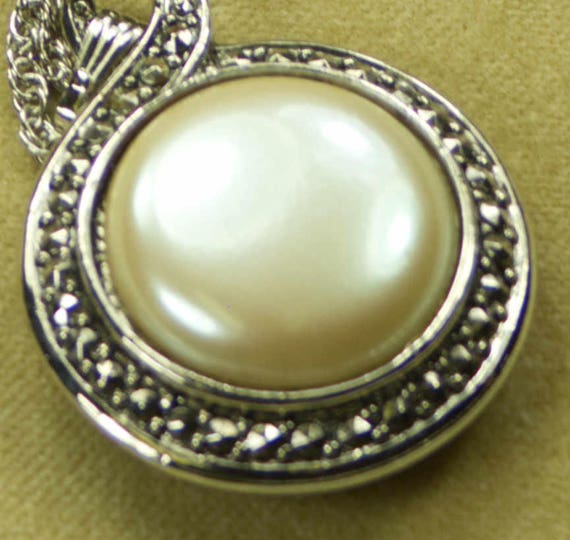 1993 Signed Avon Faux Pearl "Heirloom Riches Neckl