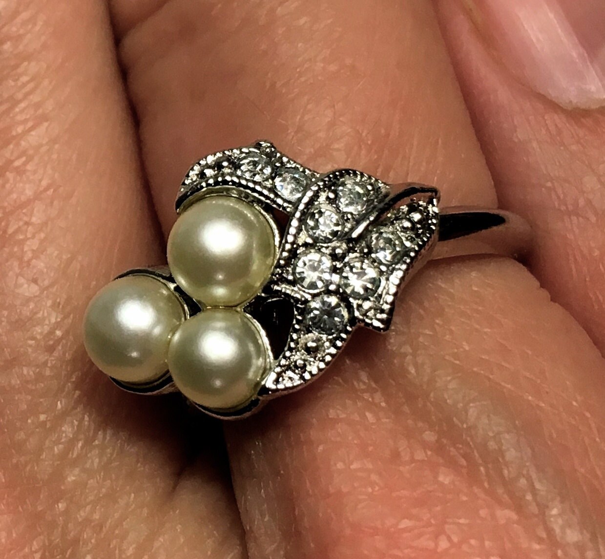 Beautiful Vintage Avon Cocktail Ring with Three Faux Pearls and Clear