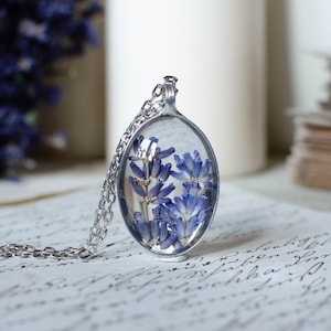 Medium oval LAVENDER terrarium pendant necklace, lavender pendant, nature necklace, flower necklace, purple necklace terrarium made to order