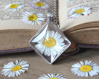 Small square DAISY terrarium pendant, made to order, wildflower woodland forest, pressed flower, christmas gift, herbarium, flower child