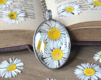 Large oval DAISY terrarium pendant, made to order, wildflower woodland forest, pressed flower, christmas gift, herbarium, flower child