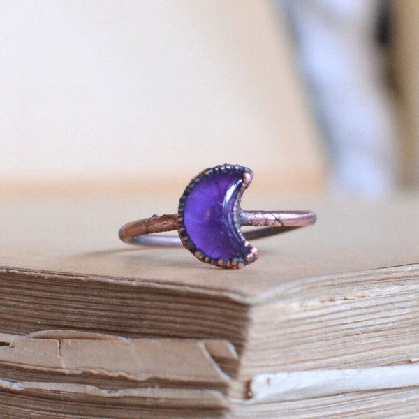 AMETHYST moon ring, made to order, size US, moon phases, crescent moon, raw jewelry, copper electroformed, knuckle ring, stacking ring