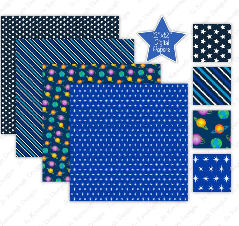 K&ouml;nnte beinhalten: Satz von sechs digitalen Papieren im Format 30,5 x 30,5 cm mit Weltraum-Motiven. Die Muster umfassen blaue und wei&szlig;e Streifen, wei&szlig;e Sterne auf dunkelblauem Hintergrund, wei&szlig;e Sterne auf hellblauem Hintergrund, Planeten auf dunkelblauem Hintergrund und ein wei&szlig;es Punkte-Muster auf hellblauem Hintergrund.