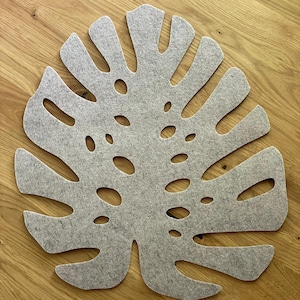 Monstera Leaf / Washable Placemat / Tropical Plant / Felt Table Mat / Decorative Centerpiece