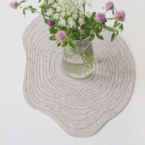Filtbordsdekoration / "Berg"-bordsunderlägg / Oval filtbordsunderlägg / Modern bordsunderlägg i minimalistisk stil / Filtduk