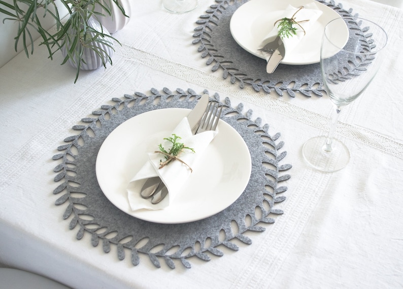 Floral Placemats /Wreath / Placemat Set / Gray Placemats / Table Mat / Table Decor / Holiday Decor image 3