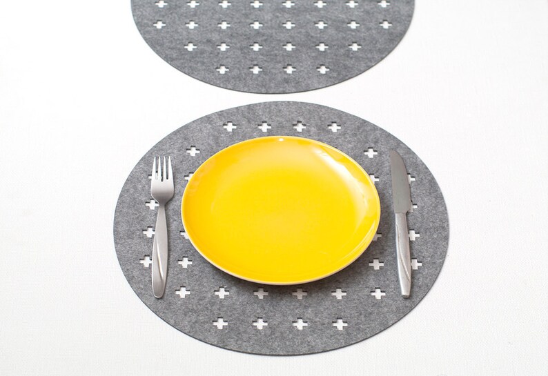Round Placemat / Set of 2/4/6/ Black Placemats / Felt Placemat Etsy