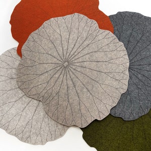 Set  Placemats irregular shape /"leaf lotus" Placemats / Green Felt placemats / Placemat / Minimalist /Table cover