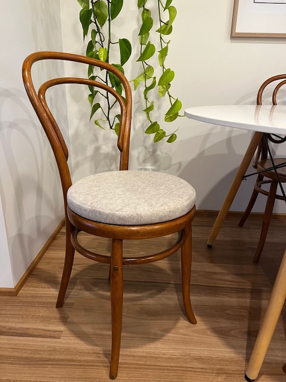 Round wood chair with cushion new arrivals