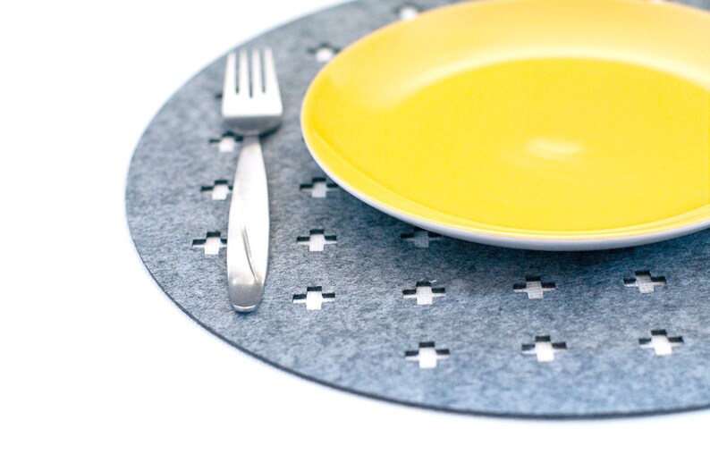 Round Placemat / Set of 2/4/6/ Black Placemats / Felt Placemat Etsy