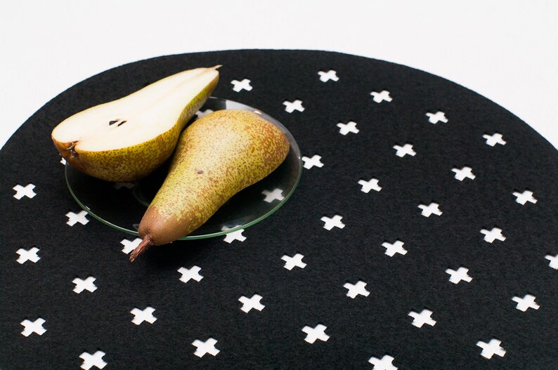 Round Placemat / Set of 2/4/6/ Black Placemats / Felt Placemat Etsy