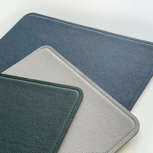 Vegane Leder und Filz Schreibtischunterlage / beidseitige Laptop Matte / nachhaltiger Schreibtisch Organizer / rutschfeste Griffmatte