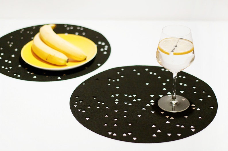 Set Modern Round Placemats / Black Placemat / Felt Placemat / Etsy
