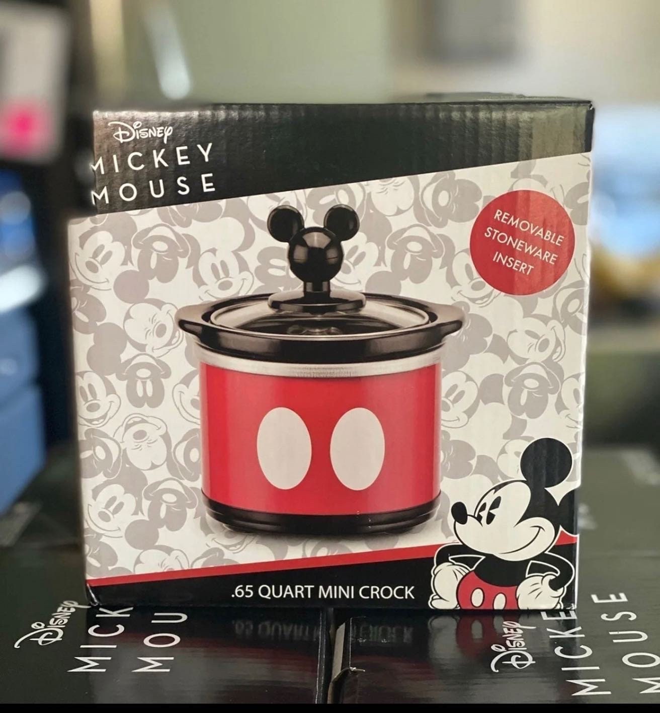 Disney Mickey Mouse 5-Quart Slow Cooker with 20-Ounce Dipper