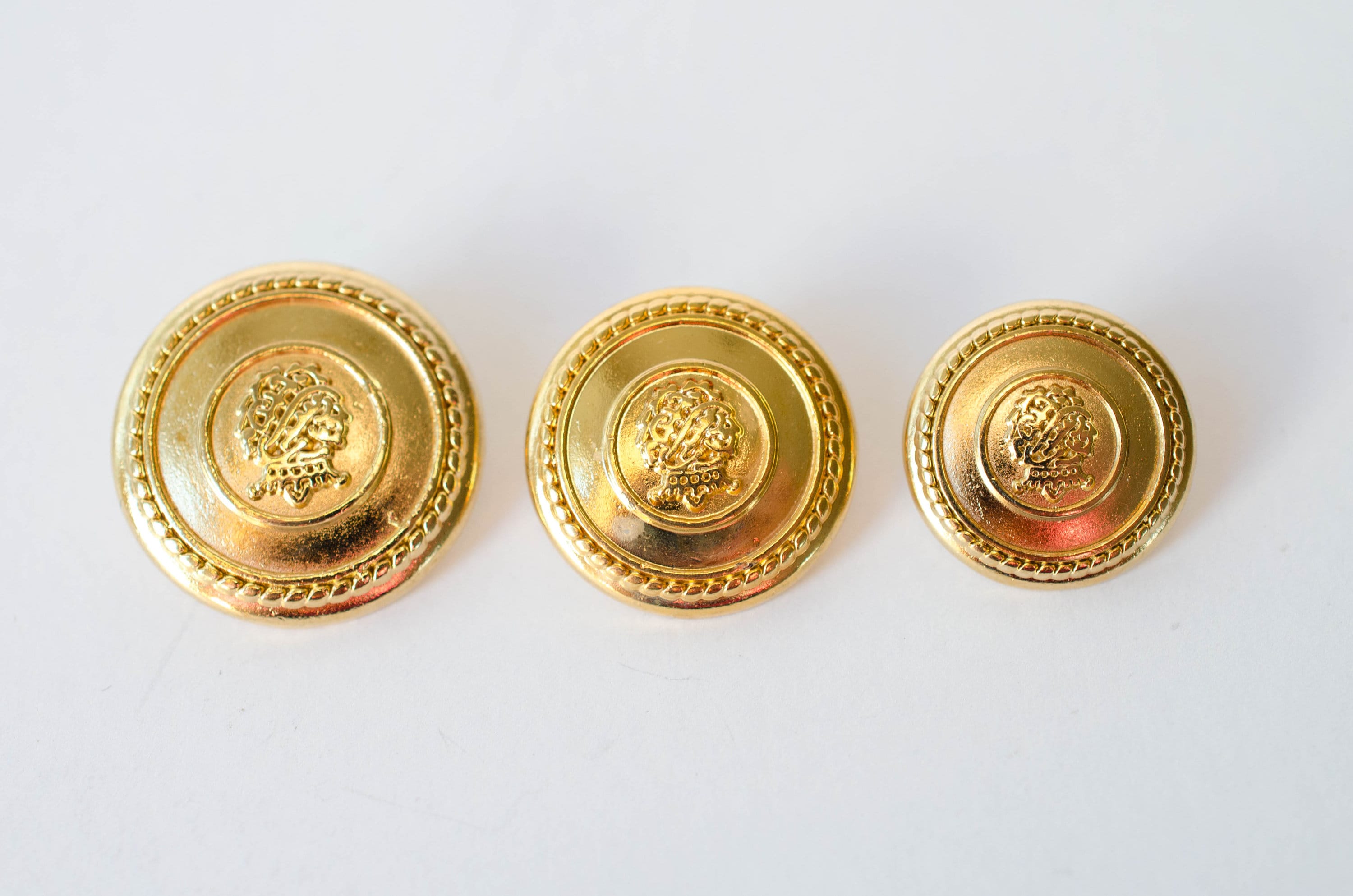 Premium NEW ~GOLD GOLF KING'S CREST~ METAL BLAZER BUTTON SET ~ 14-Piece Set  of Shank Style Fashion Buttons For Double Breasted Blazers, Sport Coats
