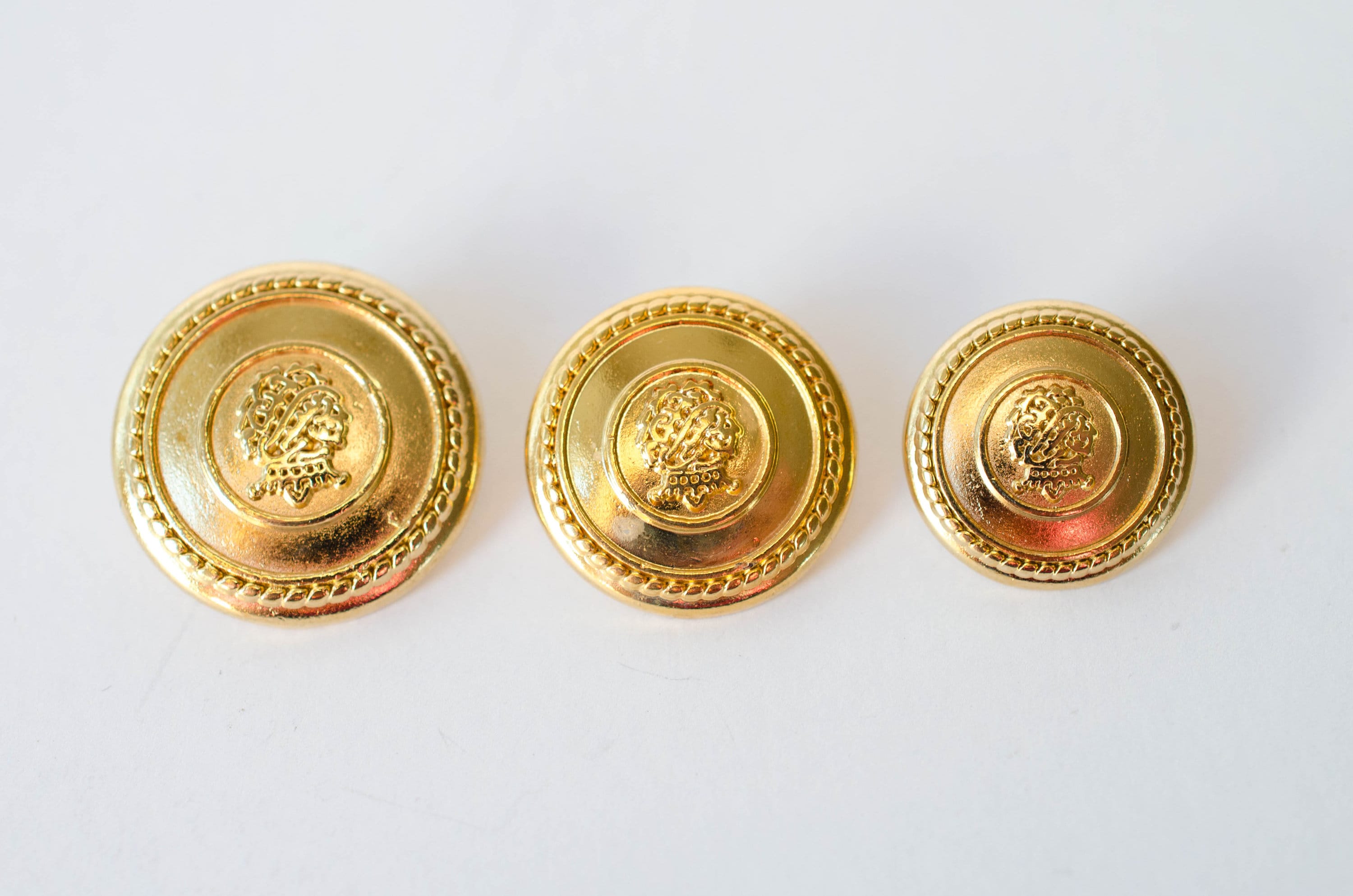 Grekywin High-Grade British Style Metal Buttons for Coat, Blazer, Suits,  Uniform, Jacket, etc, Crown Style (Frosted Gold)