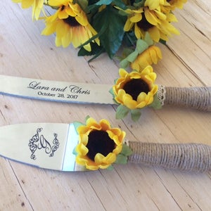 sunflower cake serving set, sunflower and lace wedding decor, sunflower engraved knife set, fall wedding server set, sunflower wedding knife