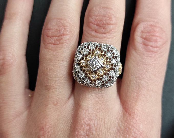 Florentine Style Ring in White Gold, 750‰ Yellow Gold and Natural Diamonds