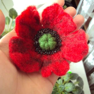 Red Flower Pin Brooch Felted Wool Flowers Jewelry Floral Jewellery Gift for Women Traditional Christmas Jewelry Remembrance Day Gift for Mom